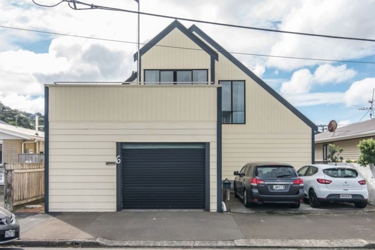 Photo of property in 6 Rua Street, Lyall Bay, Wellington, 6022