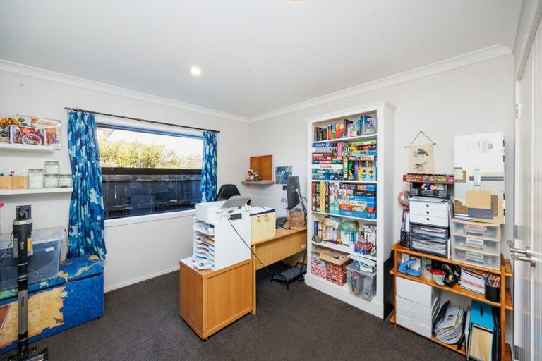 Photo of property in 51 Chestnut Close, Kelvin Grove, Palmerston North, 4414
