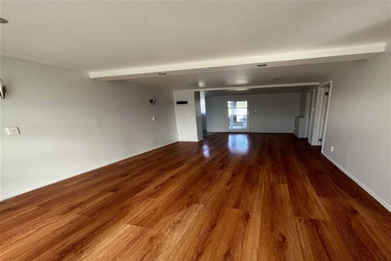 Photo of property in 424 Old Te Atatu Road, Te Atatu Peninsula, Auckland, 0610
