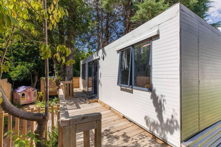 Photo of property in 8 Kashmir Road, Glen Eden, Auckland, 0602