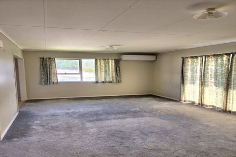 Photo of property in 2/35 Paramu Avenue, Birkdale, Auckland, 0626