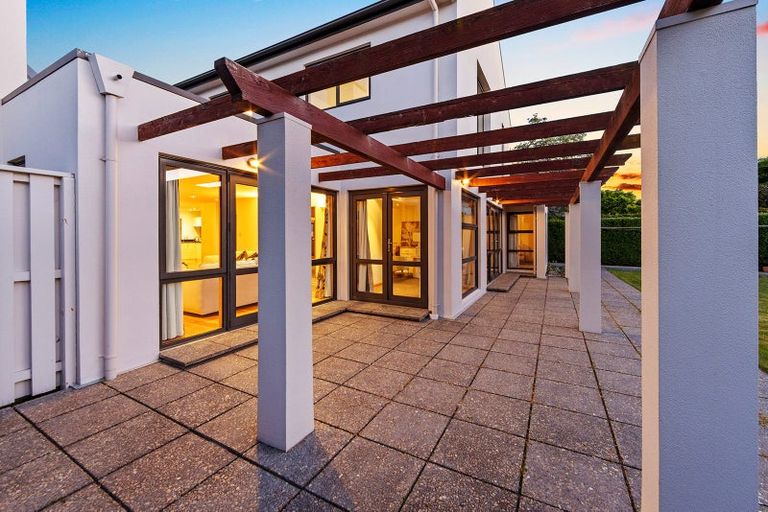 Photo of property in 33 Bryndwr Road, Fendalton, Christchurch, 8052