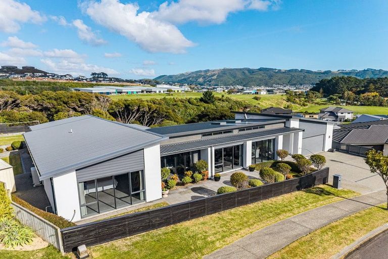 Photo of property in 6 The Fjord, Aotea, Porirua, 5024