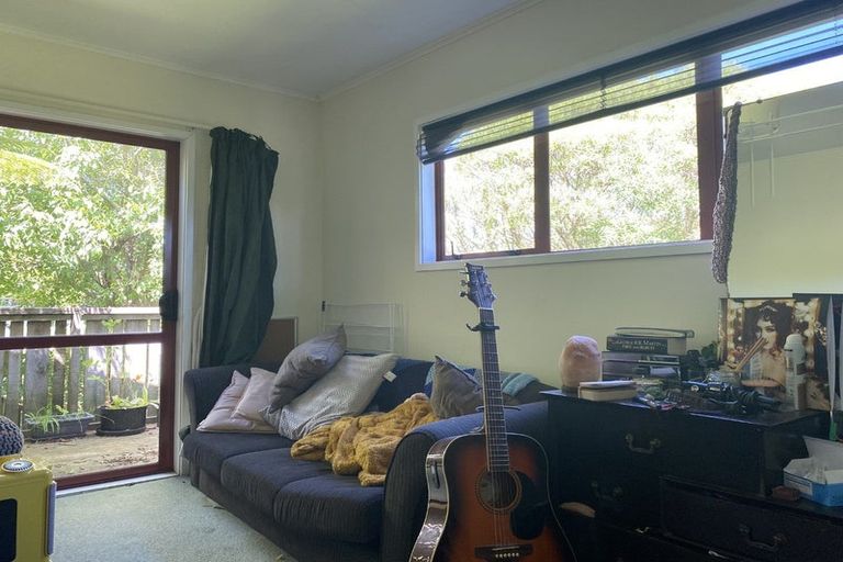 Photo of property in 186 Newlands Road, Newlands, Wellington, 6037