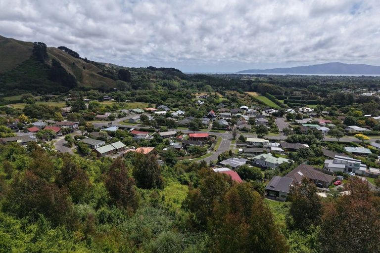 Photo of property in 78-96 Kakariki Grove, Waikanae, 5036