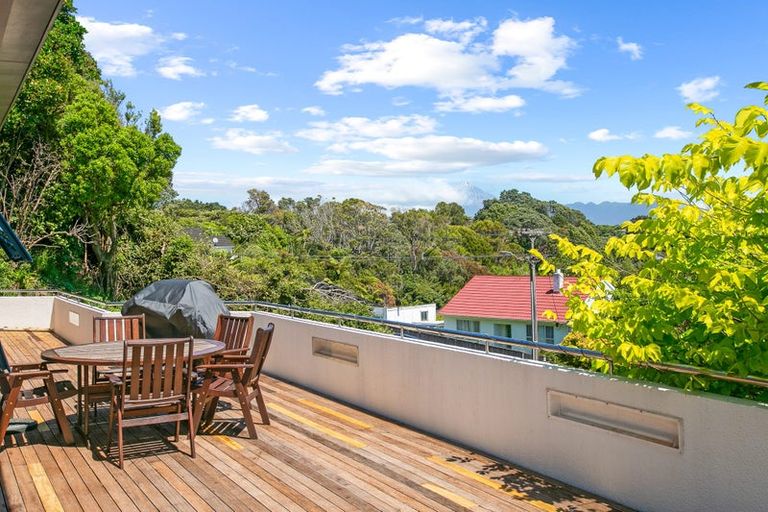Photo of property in 117 Mangorei Road, Merrilands, New Plymouth, 4312