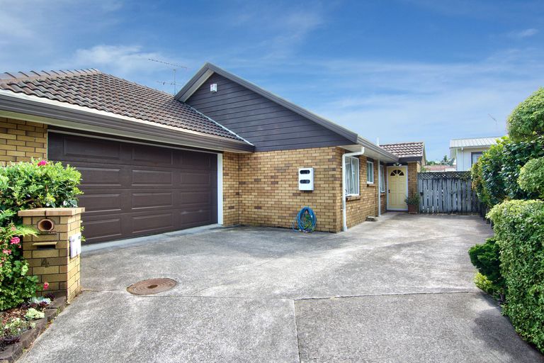 Photo of property in 4 Davern Lane, New Lynn, Auckland, 0600