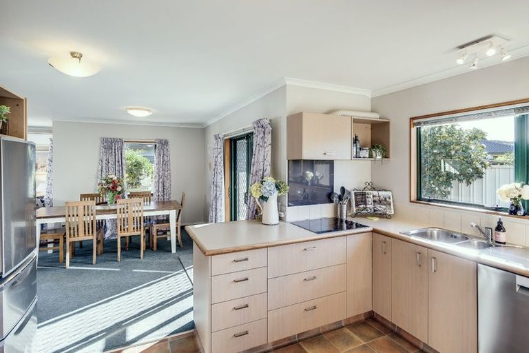 Photo of property in 5a Montague Way, Taradale, Napier, 4112