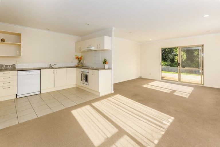Photo of property in 5 Kathleen Reece Place, Waiuku, 2123