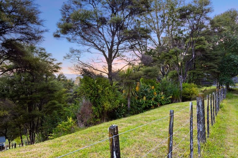 Photo of property in 45 Pinetone Road, Kumeu, 0892