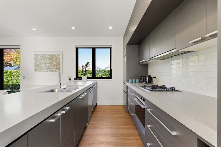 Photo of property in 2 Bridesdale Drive, Lake Hayes, Queenstown, 9304