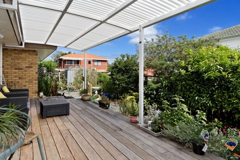 Photo of property in 4 Davern Lane, New Lynn, Auckland, 0600