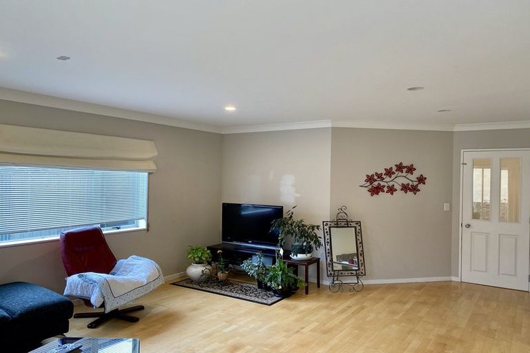 Photo of property in 41 Erlestoke Crescent, Churton Park, Wellington, 6037