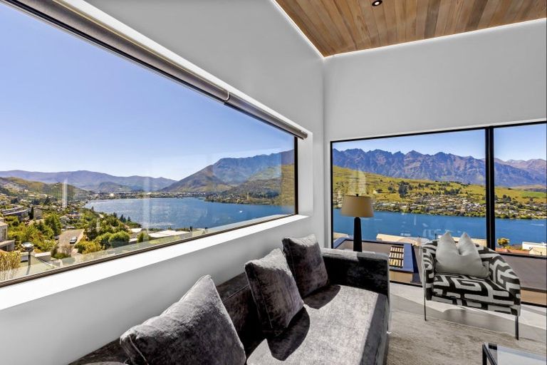 Photo of property in 1a Olivers Place, Queenstown, 9300