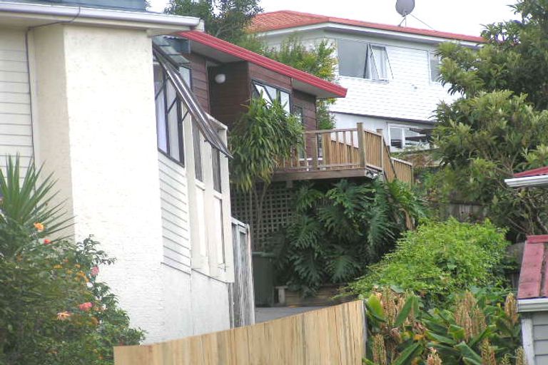 Photo of property in 2/9 Lyttelton Avenue, Forrest Hill, Auckland, 0620