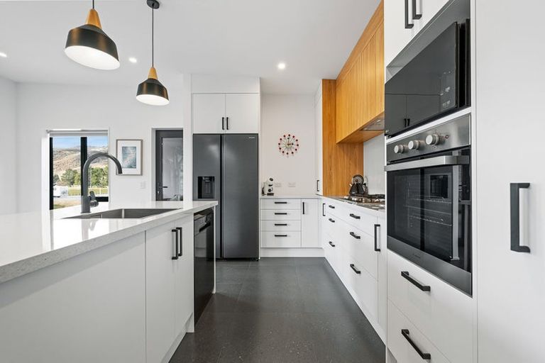 Photo of property in 8 Neplusultra Street, Cromwell, 9310