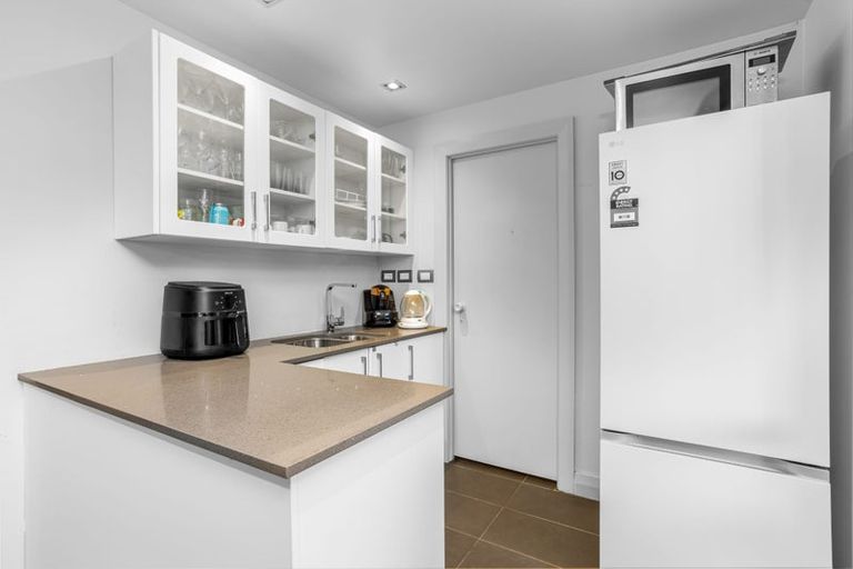 Photo of property in 14 Portsea Place, Chatswood, Auckland, 0626