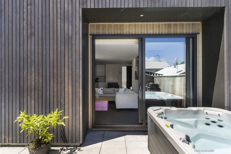 Photo of property in 14/20u Trent Street, Island Bay, Wellington, 6023