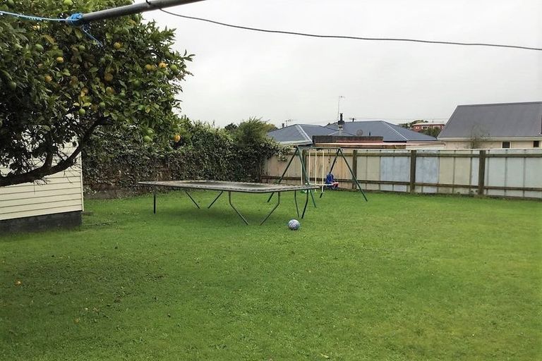 Photo of property in 16 Graham Street, Levin, 5510