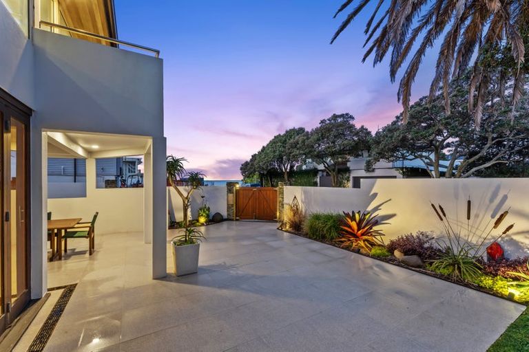 Photo of property in 22 Tiri Road, Milford, Auckland, 0620