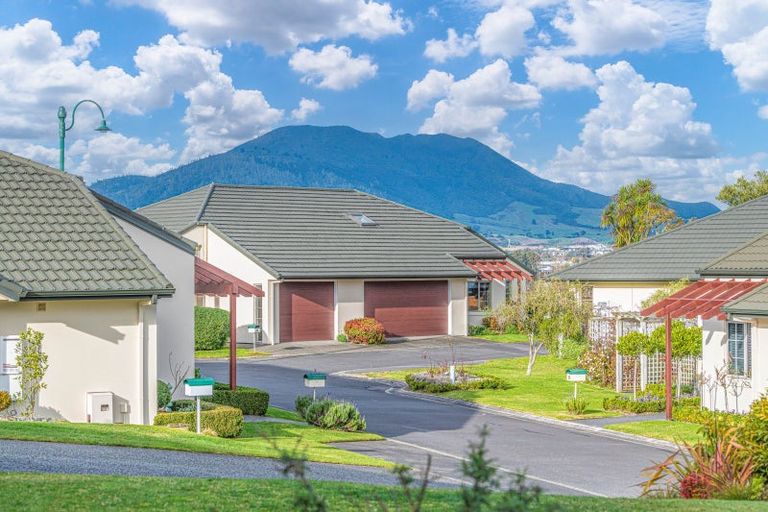 Photo of property in 22 Lakeridge Close, Rangatira Park, Taupo, 3330