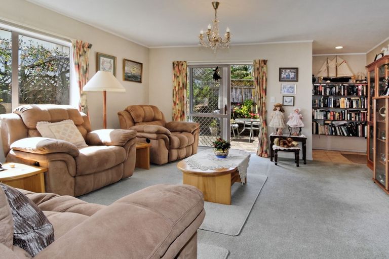 Photo of property in 4 Davern Lane, New Lynn, Auckland, 0600