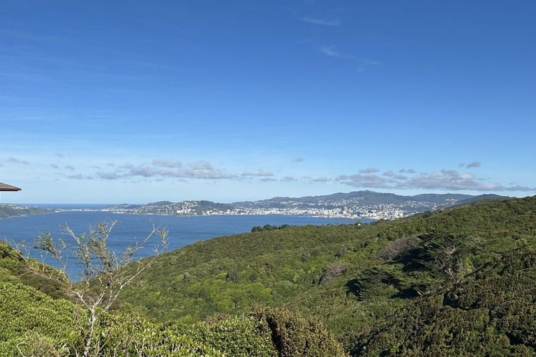 Photo of property in 6 Bennett Grove, Newlands, Wellington, 6037