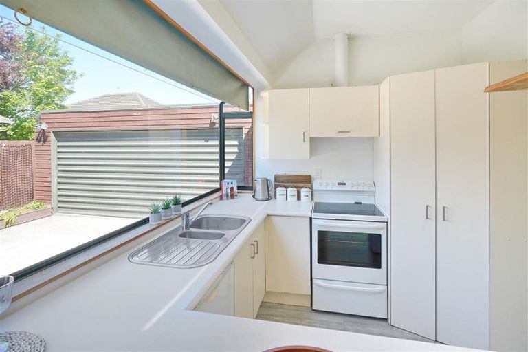 Photo of property in 52 Northcote Road, Northcote, Christchurch, 8052