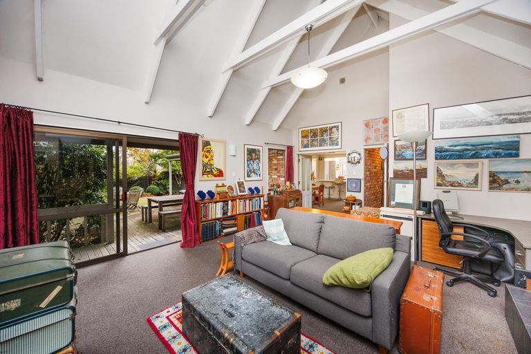 Photo of property in 570 Featherston Street, Roslyn, Palmerston North, 4414