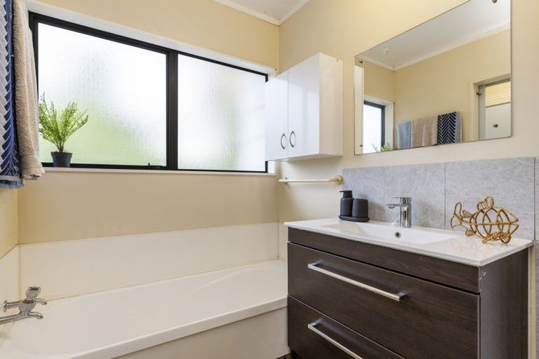 Photo of property in 33 Sunset Street, Hilltop, Taupo, 3330