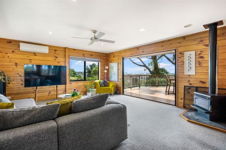 Photo of property in 3 Tawhana Crescent, Red Beach, 0932