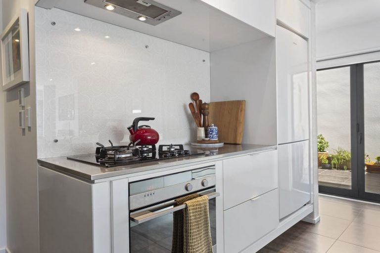 Photo of property in 154 Holly Road, St Albans, Christchurch, 8014