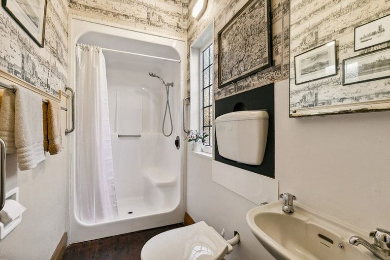 Photo of property in 1 Woodmancote Road, Khandallah, Wellington, 6035