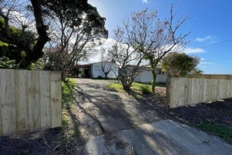 Photo of property in 110 Roberts Road, Te Atatu South, Auckland, 0610