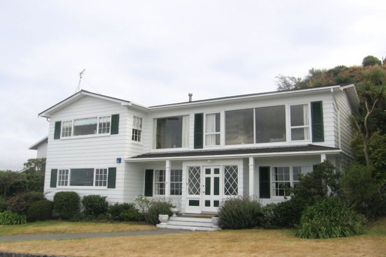 Photo of property in 7 Puketiro Avenue, Northland, Wellington, 6012