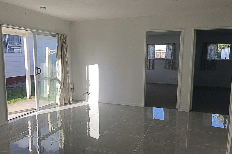 Photo of property in 6 Tangelo Place, Bucklands Beach, Auckland, 2012