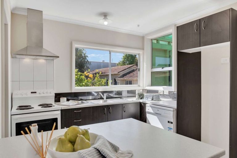 Photo of property in 38 Miro Street, Takaro, Palmerston North, 4410