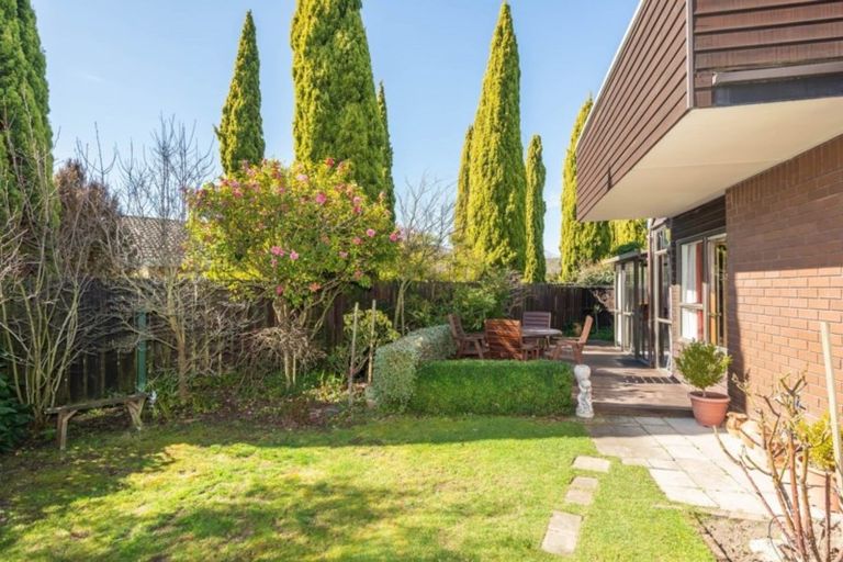 Photo of property in 2/35 Solway Avenue, Ilam, Christchurch, 8041