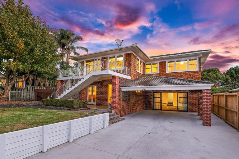 Photo of property in 31 Royal View Road, Te Atatu South, Auckland, 0610