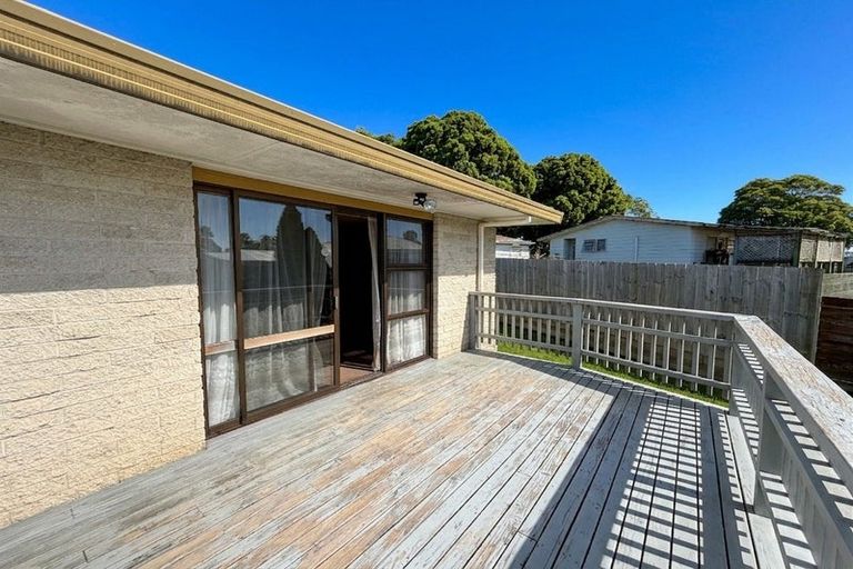 Photo of property in 2/319 Roscommon Road, Clendon Park, Auckland, 2103