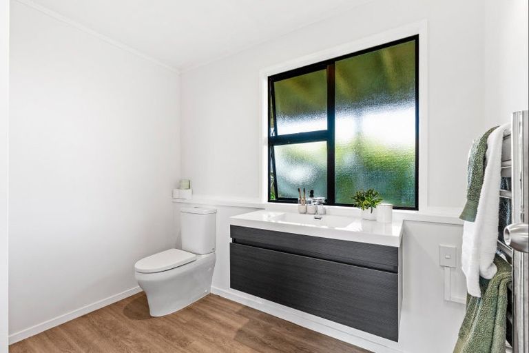 Photo of property in 61 Grand View Road, Leigh, 0985