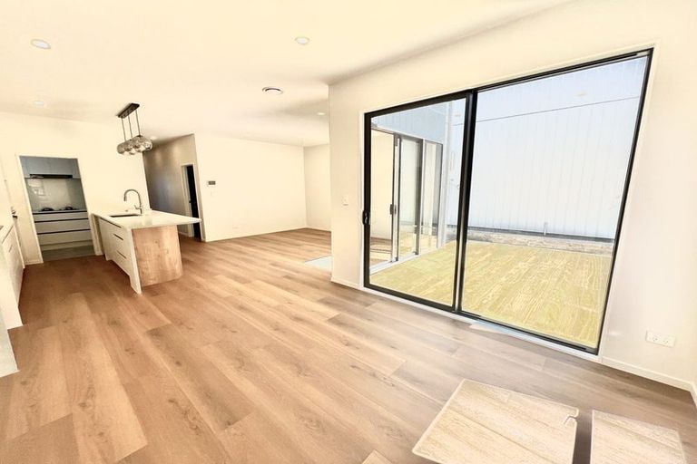 Photo of property in 20b Clovelly Road, Bucklands Beach, Auckland, 2012