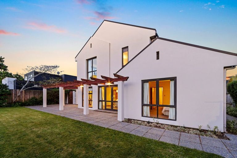 Photo of property in 33 Bryndwr Road, Fendalton, Christchurch, 8052