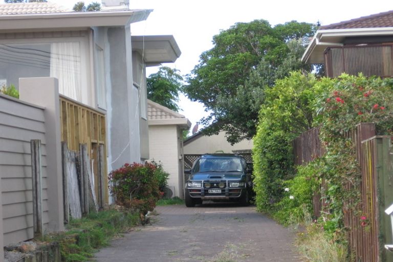 Photo of property in 2/69 Seaview Road, Castor Bay, Auckland, 0620