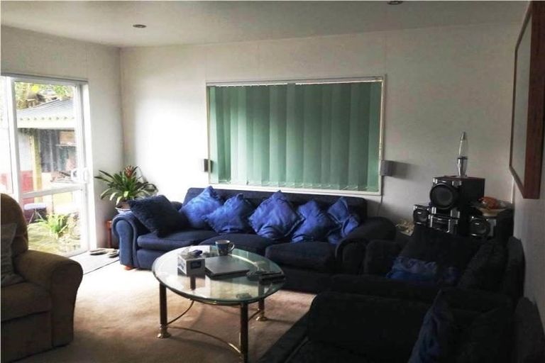 Photo of property in 19 Halberg Street, Glenfield, Auckland, 0629