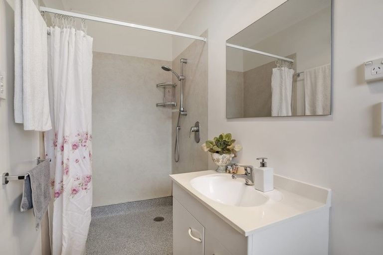 Photo of property in 24 Makiri Street, Helensville, 0800