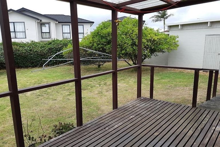 Photo of property in 28 Ussher Place, Pakuranga Heights, Auckland, 2010