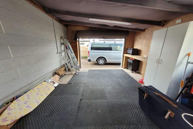 Photo of property in 94 Roberts Road, Te Atatu South, Auckland, 0610