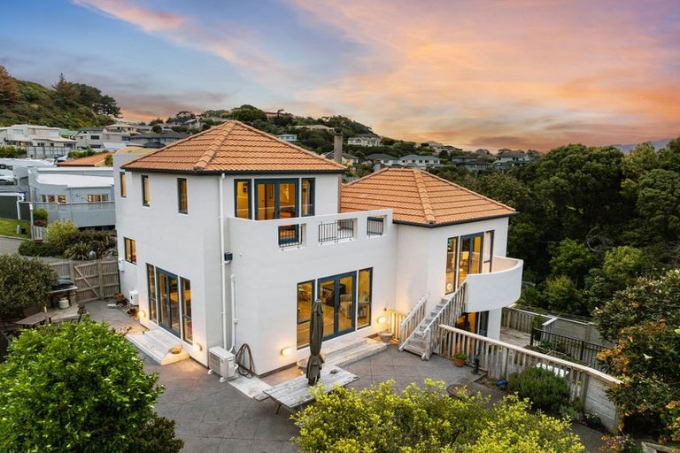 Photo of property in 11 Glengavel Grove, Papakowhai, Porirua, 5024