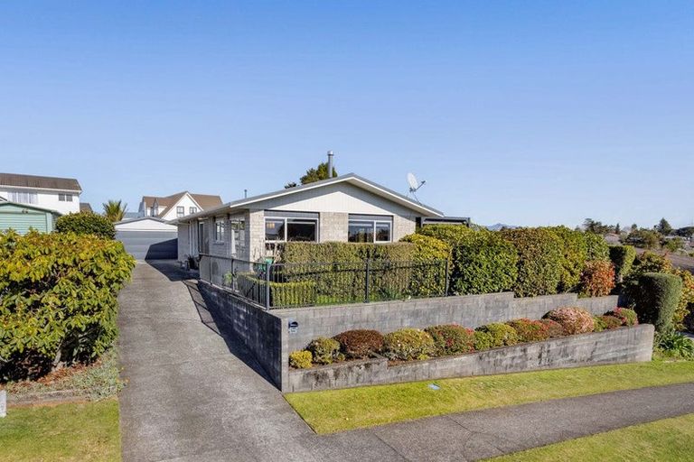 Photo of property in 34 Branch Road, Highlands Park, New Plymouth, 4312